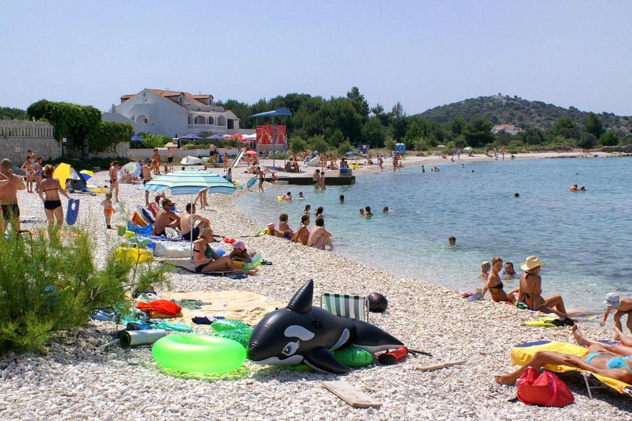 Family Friendly Apartments With A Swimming Pool Rogoznica - 7557 Kültér fotó
