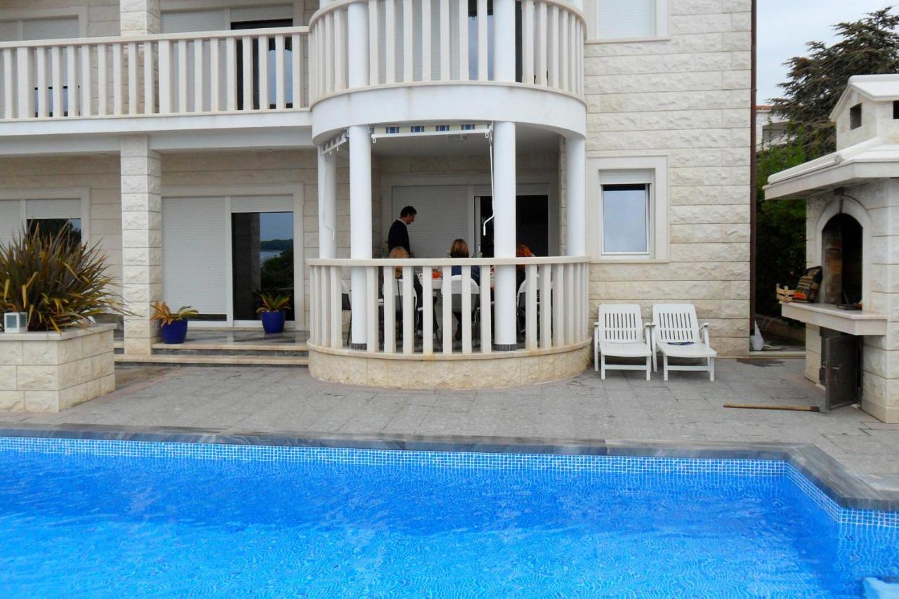 Family Friendly Apartments With A Swimming Pool Rogoznica - 7557 Kültér fotó